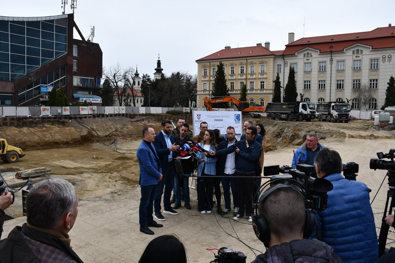 the-mayor-of-belgrade-and-the-director-of-parking-servis-visited-the-construction-of-the-new-pinki-garage-5