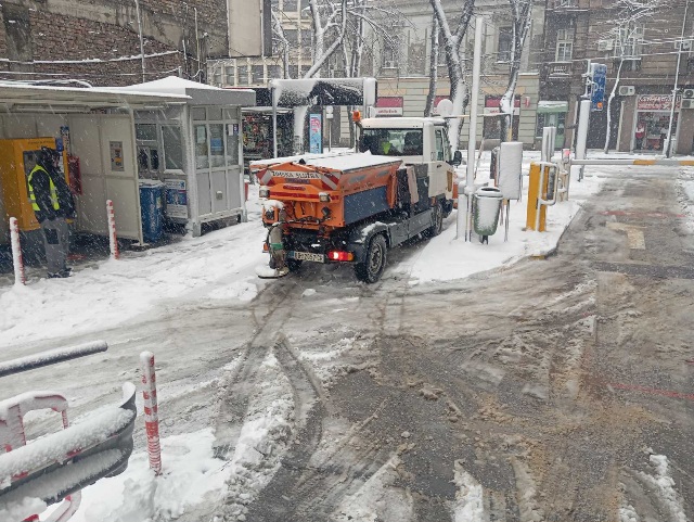 parking-servis-cisti-sneg-sa-prilaza-garazama-i-parkiralistima-2