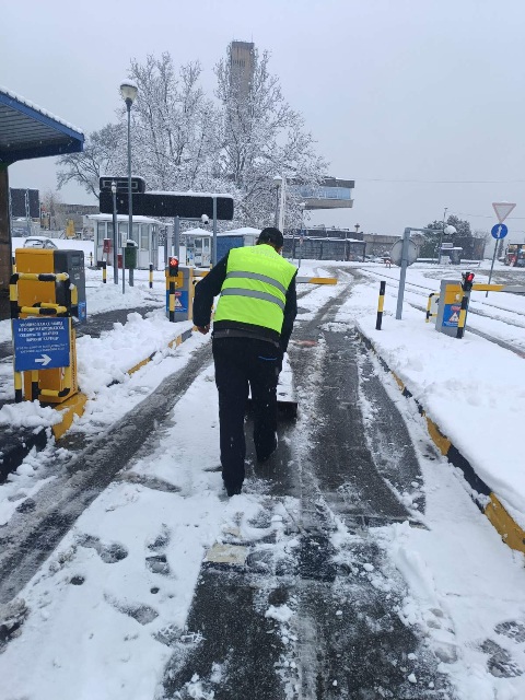 parking-servis-cisti-sneg-sa-prilaza-garazama-i-parkiralistima-3